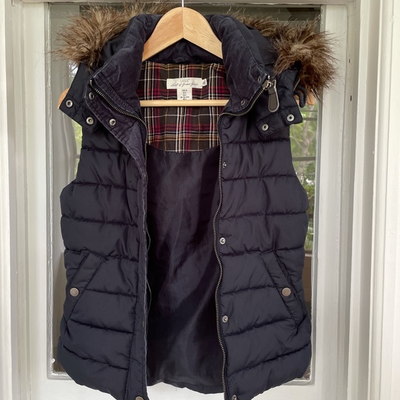 Navy puffer vest - Picture 2 of 14